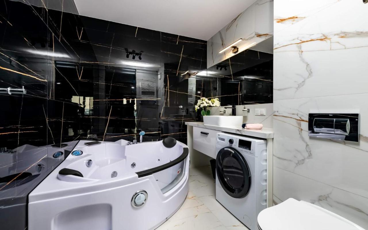 Loveroom Panorama Park Jacuzzi Белосток Экстерьер фото