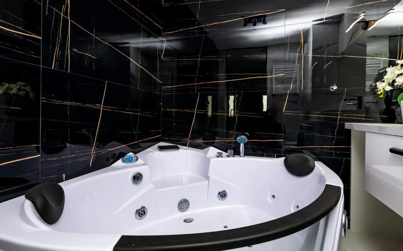 Loveroom Panorama Park Jacuzzi Белосток Экстерьер фото